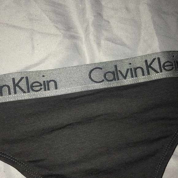Calvin Klein Women’s Thong🆕 - Picture 5 of 10